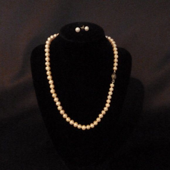 Pearl Necklace & Earrings Set NEW - Picture 2 of 4